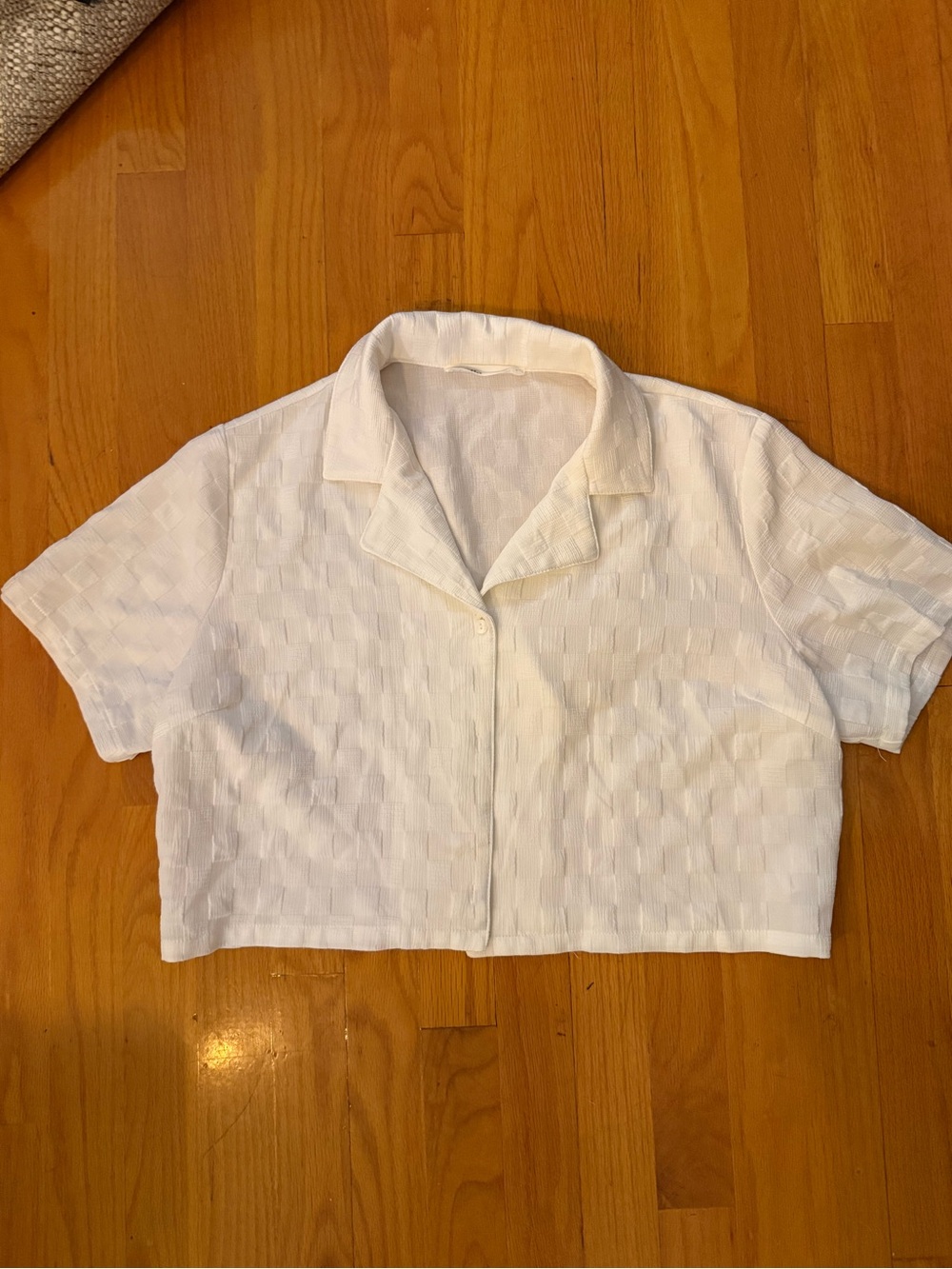 Elodie White Textured Short-Sleeve Button-Down Crop Shirt